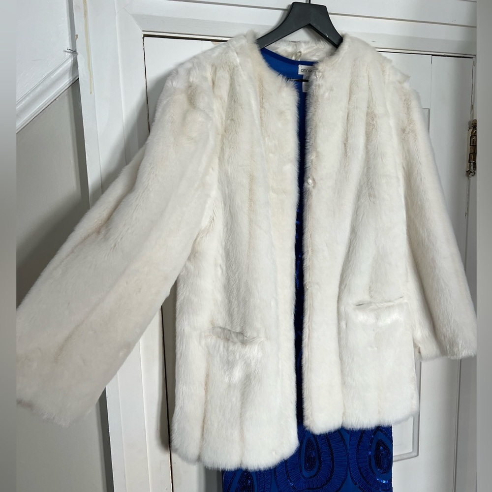 Vintage Faux Fur Coat ✨ Perfect for a Midnights Eras Tour Vibe!